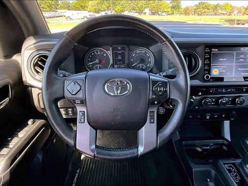 Used 2021 Toyota Tacoma TRD Sport w/ TRD Premium Sport Package AWD/4WD image 5
