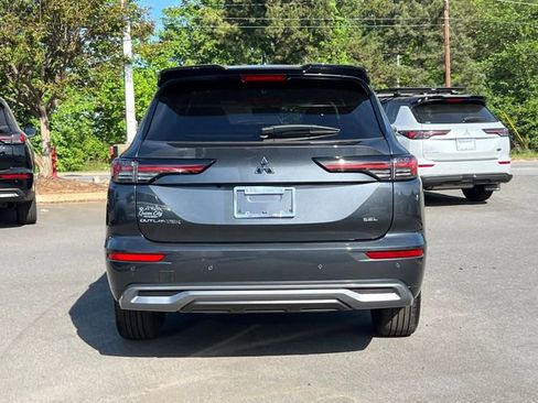 New 2026 Mitsubishi Outlander SEL image 4