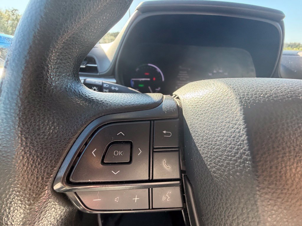 Used 2023 Toyota Sienna LE FWD image 21