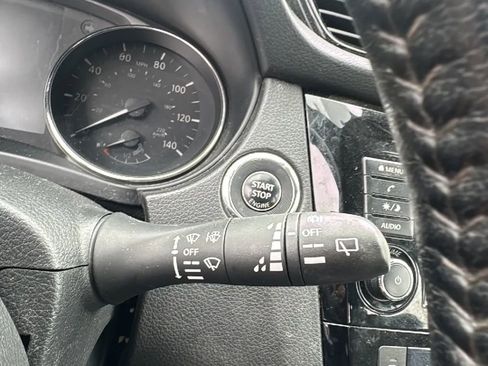 Used 2022 Nissan Rogue Sport SV image 14