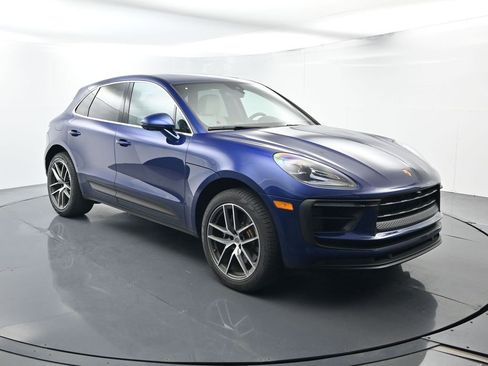 Certified 2022 Porsche Macan S AWD/4WD image 17