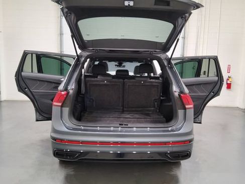 Used 2022 Volkswagen Tiguan SE R-Line FWD image 12