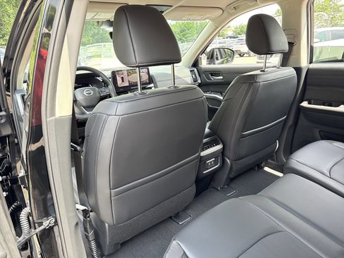 New 2026 Nissan Pathfinder SL FWD image 17