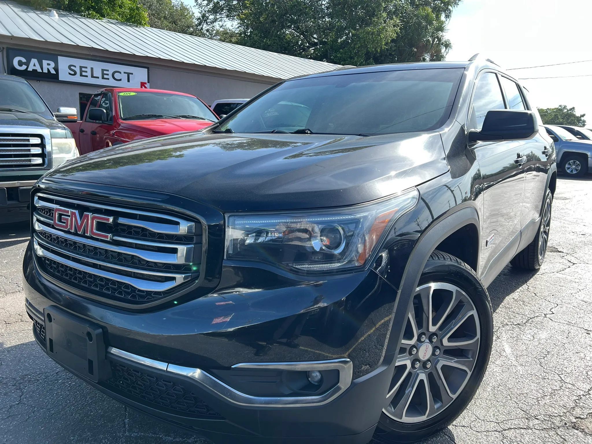 Used 2017 GMC Acadia SLT AWD/4WD image 1