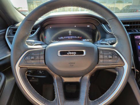 Used 2025 Jeep Grand Cherokee L Limited AWD/4WD image 8
