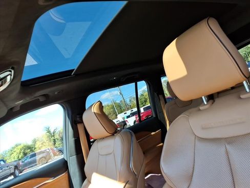 Used 2022 Jeep Grand Cherokee Summit image 11