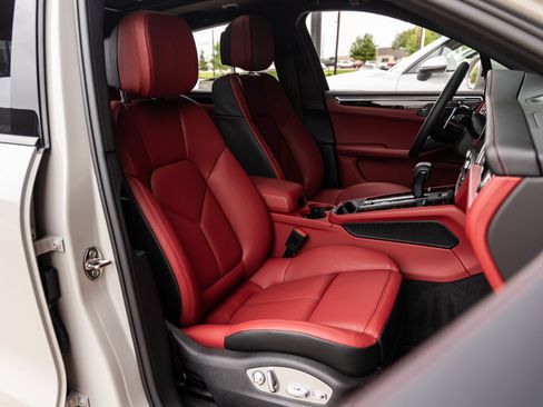 New 2026 Porsche Macan AWD/4WD image 45