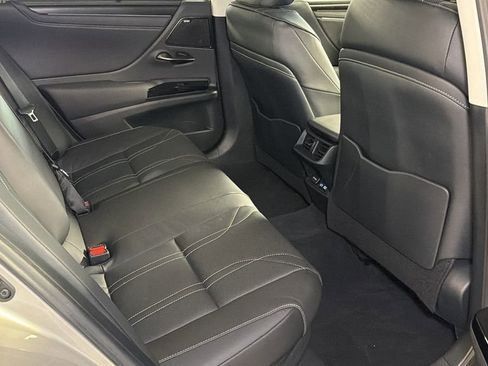 Used 2023 Lexus ES 300h Ultra Luxury w/ Accessory Package (Z2) image 13
