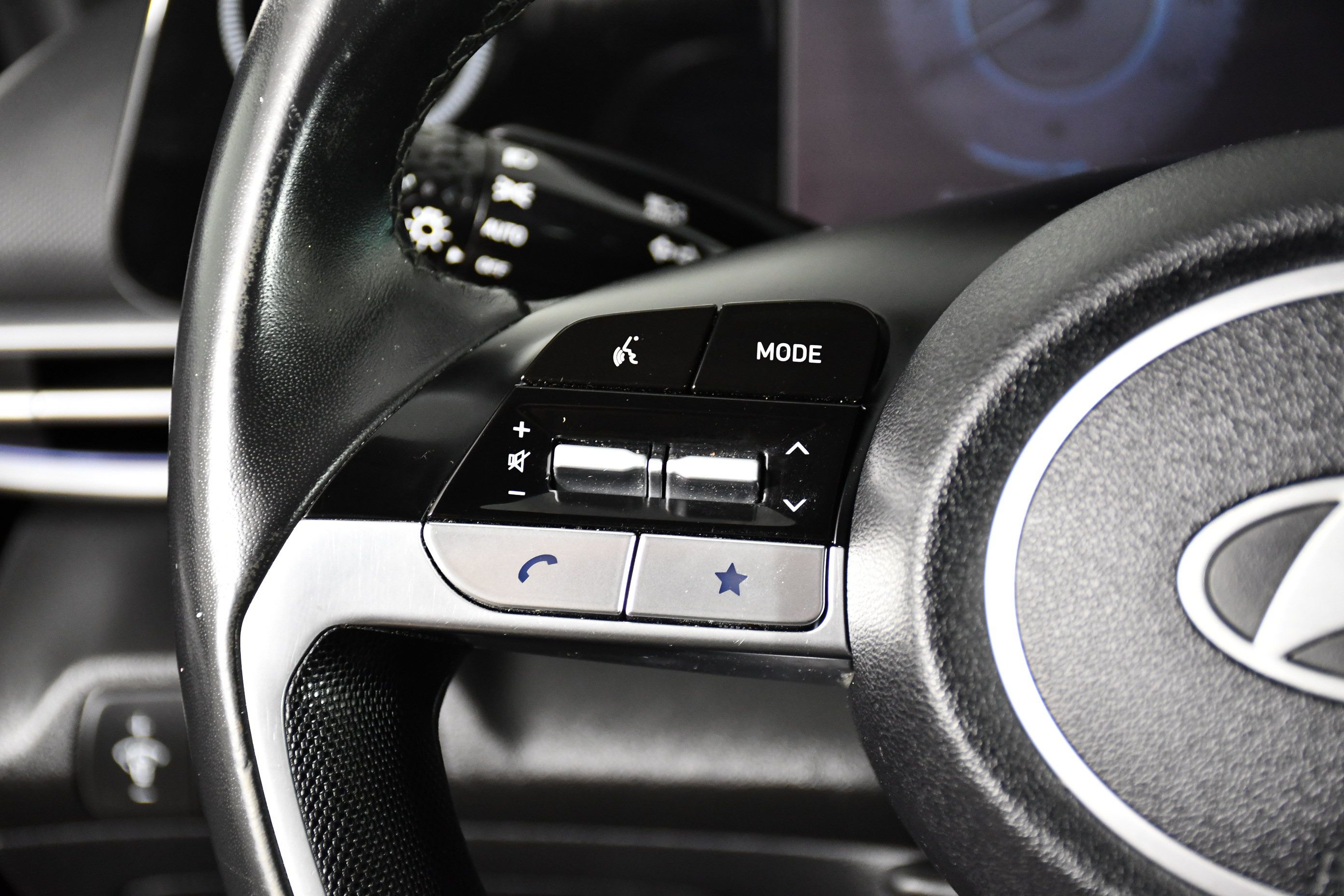 Used 2025 Hyundai Elantra Limited FWD image 14