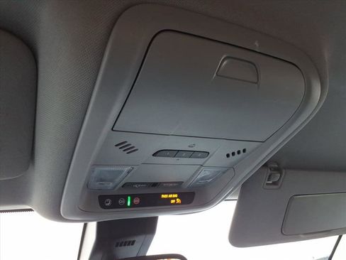 Certified 2022 GMC Terrain SLT image 23