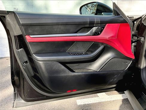 Used 2025 Porsche Taycan image 28