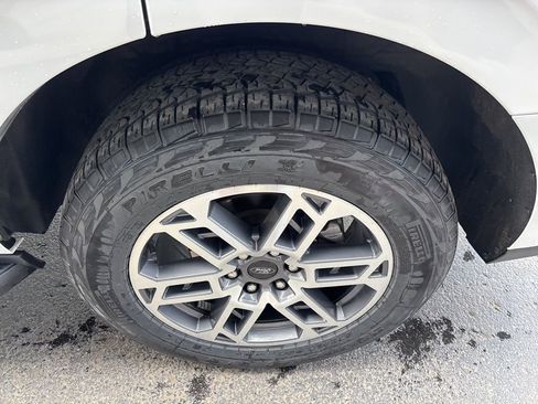 Used 2025 Ford Expedition Active image 7