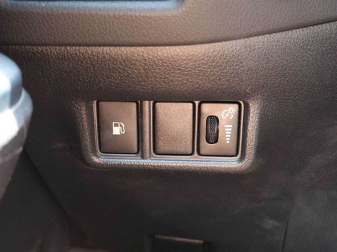 Used 2019 Toyota C-HR LE FWD image 26