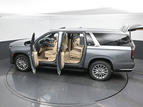 Used 2023 Cadillac Escalade ESV Premium Luxury image 58