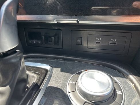 Used 2022 Nissan Armada SV image 43