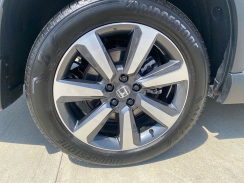 Certified 2025 Honda Pilot Touring image 27