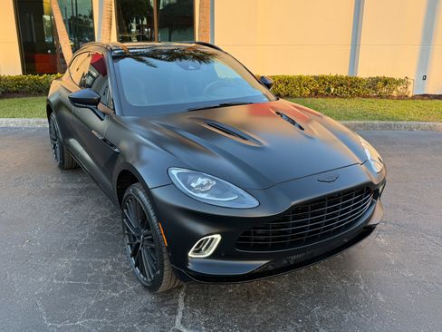 Used 2022 Aston Martin DBX image 6