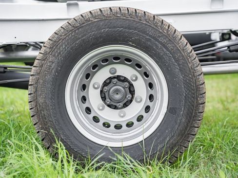 Used 2023 Mercedes-Benz Sprinter 4500 image 12