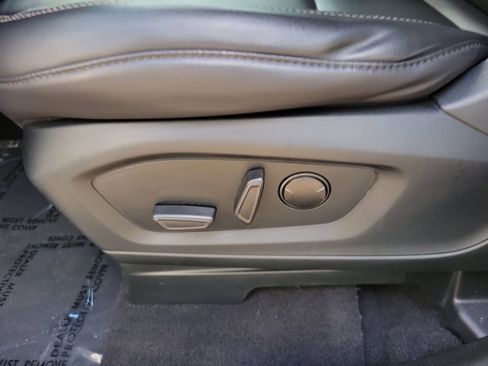 Used 2023 Ford Explorer XLT w/ Equipment Group 202A RWD image 14