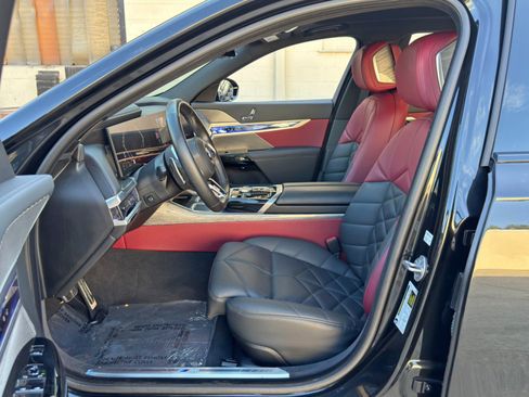 Used 2024 BMW 740i w/ Premium Package 2 RWD image 17