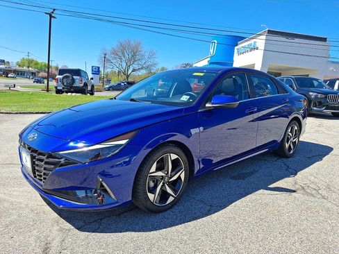 Used 2023 Hyundai Elantra Limited FWD image 3