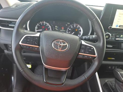 Used 2023 Toyota Highlander FWD image 6