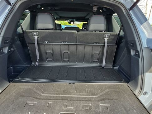Used 2025 Honda Pilot Black Edition image 13