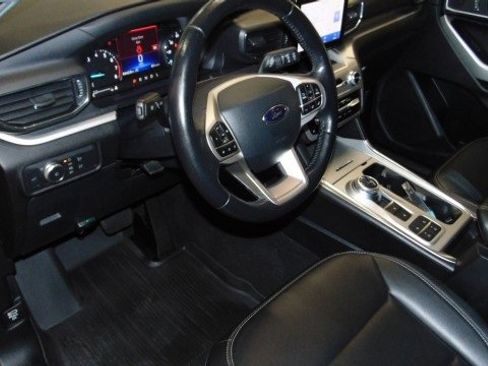 Used 2022 Ford Explorer XLT w/ Equipment Group 202A image 13