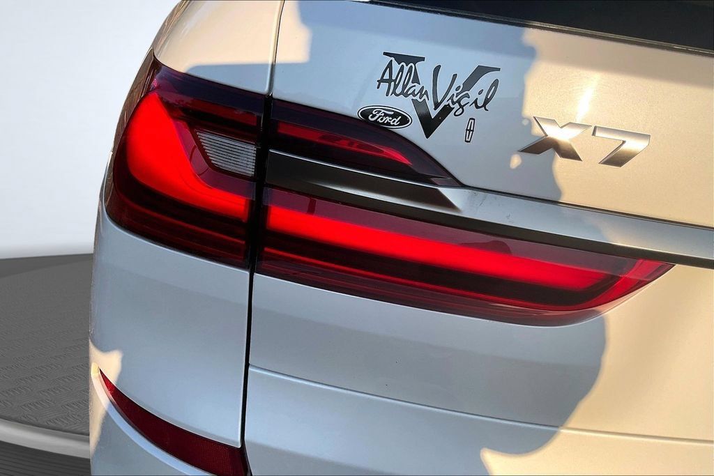 Used 2021 BMW X7 M50i AWD/4WD image 24