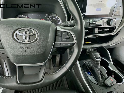 Used 2023 Toyota Highlander XLE AWD/4WD image 17