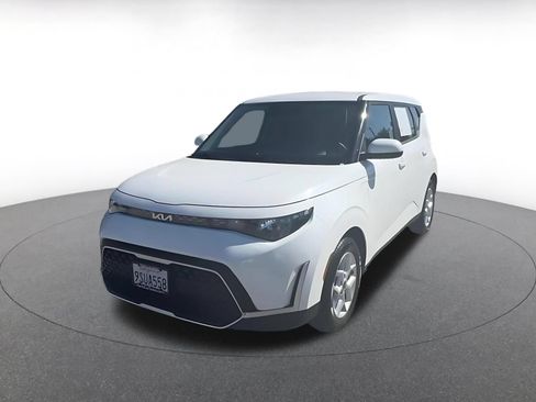 Used 2025 Kia Soul LX w/ LX Technology Package FWD image 6