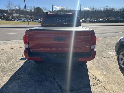 Used 2016 Toyota Tacoma TRD Off-Road image 6