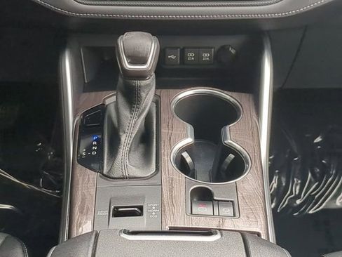 Used 2021 Toyota Highlander Platinum image 18