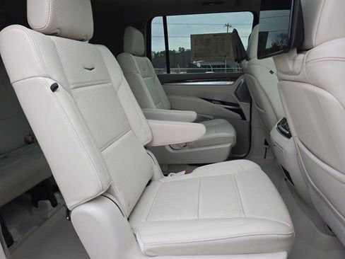 Certified 2025 Cadillac Escalade ESV Sport Platinum image 11
