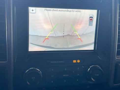 Used 2018 Ford F350 XLT w/ XLT Premium Package image 17