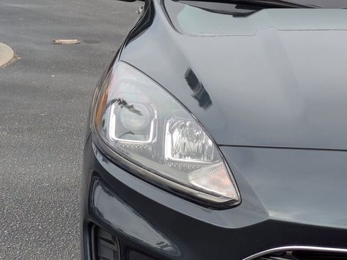 Used 2022 Ford Escape SE w/ SE Sport Appearance Package image 10