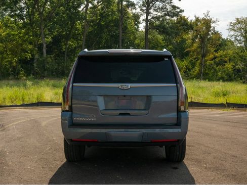 Used 2016 Cadillac Escalade Platinum RWD image 7