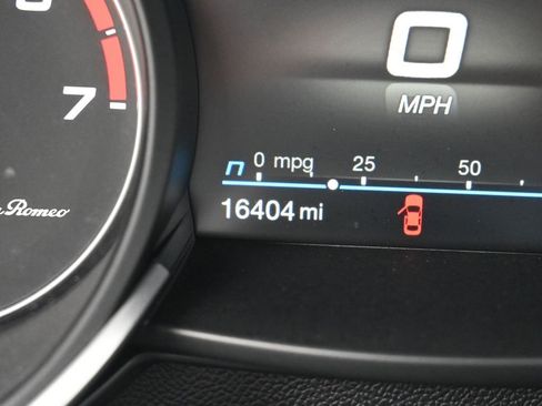 Used 2023 Alfa Romeo Stelvio Sprint image 32