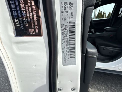 Used 2018 Jeep Grand Cherokee Laredo image 33