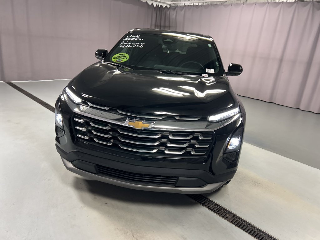 Used 2026 Chevrolet Equinox LT FWD image 2