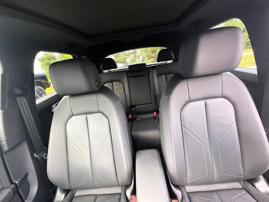 Used 2022 Audi Q3 2.0T Premium Plus w/ Premium Plus Package AWD/4WD image 36