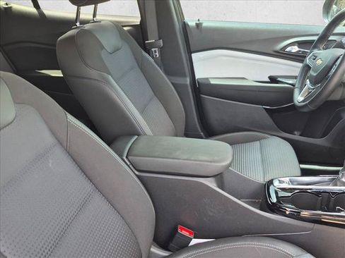 Used 2025 Chevrolet Trax LT w/ Driver Confidence Package FWD image 12