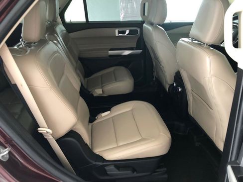 Used 2022 Ford Explorer XLT w/ Equipment Group 202A AWD/4WD image 12