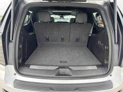 Used 2025 Chevrolet Suburban RST w/ Comfort Package AWD/4WD image 32