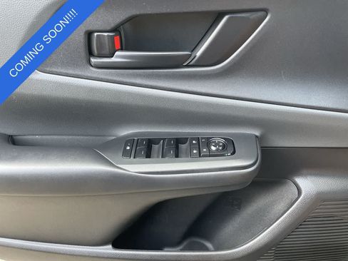 Used 2024 Toyota Prius LE FWD image 28