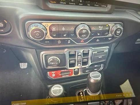 Used 2022 Jeep Gladiator Mojave w/ Cold Weather Group AWD/4WD image 17
