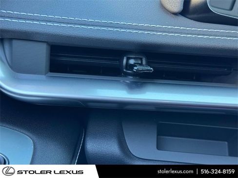 Used 2023 Chevrolet Corvette Stingray Convertible w/ Z51 Performance Package image 28