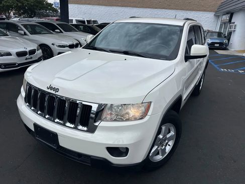 Used 2012 Jeep Grand Cherokee Laredo w/ Laredo E Group image 2