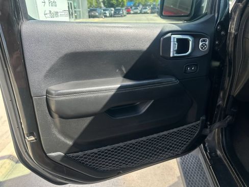 Used 2019 Jeep Wrangler Unlimited Sahara AWD/4WD image 10