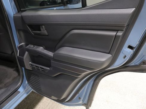Used 2025 Toyota 4Runner SR5 AWD/4WD image 25